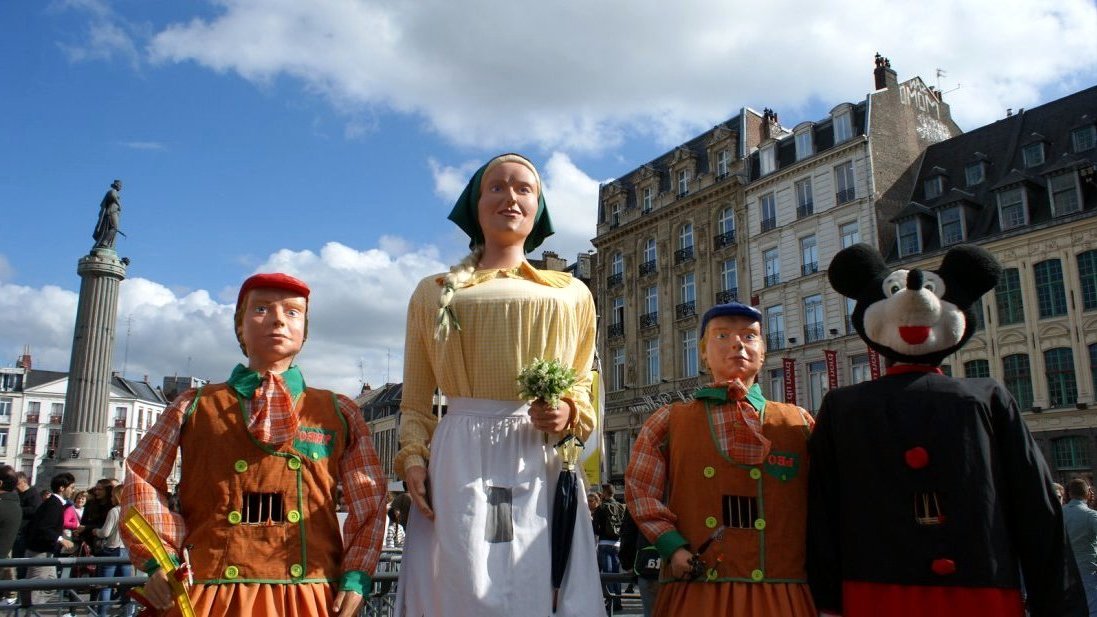 Les géants du Nord : traditions vivantes entre fête, légende et patrimoine