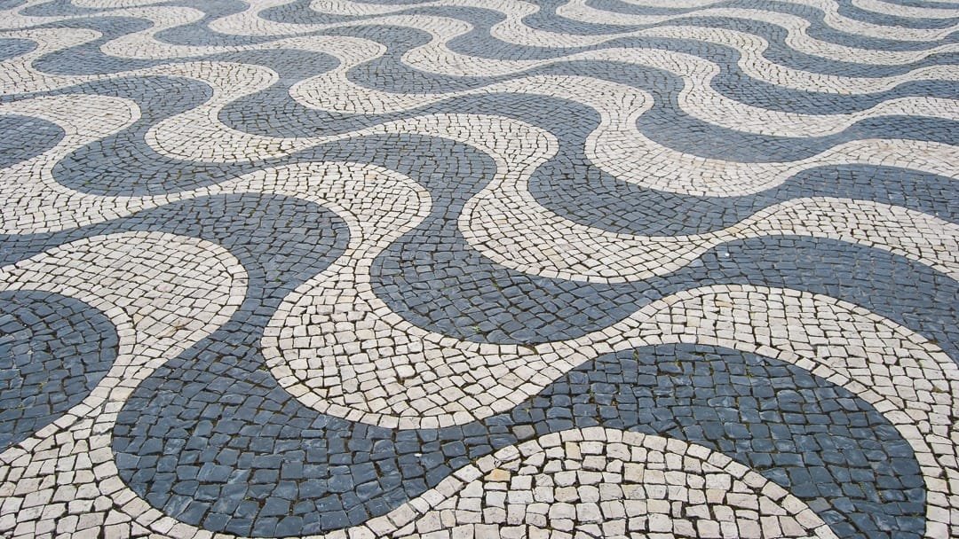 Entre les pavés portugais, une pièce d'un centime peut valoir plus de 50 000 €