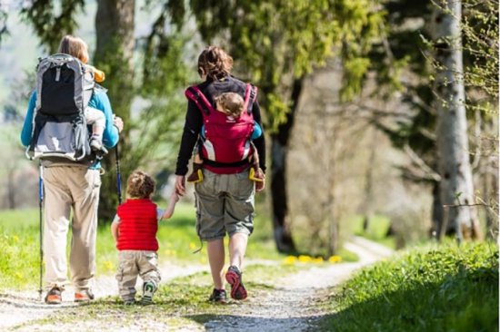 Marcher avec des enfants