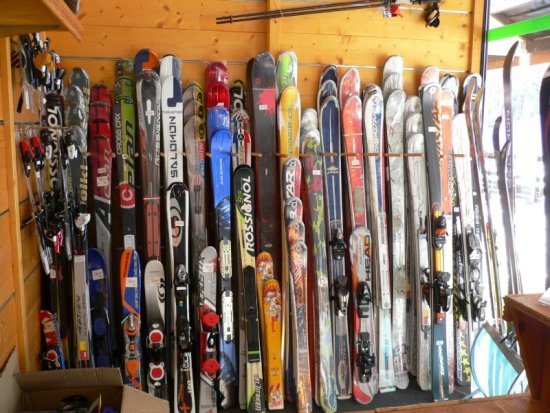 Comment louer du matériel de ski moins cher ?